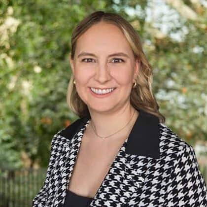 Anna Smith headshot