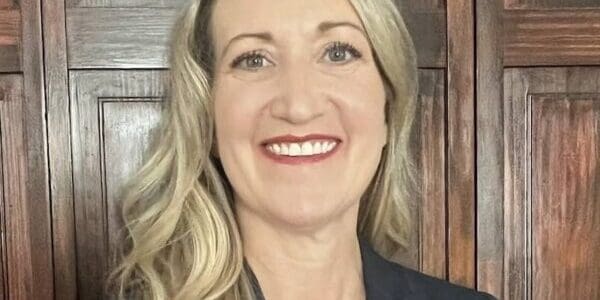 Holly Ridenour headshot