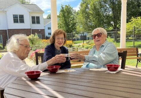 benefits of assisted living_social