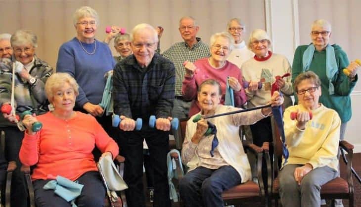 Winter Activities for Seniors to Keep Your Heart Healthy - Silver Maples  Blog