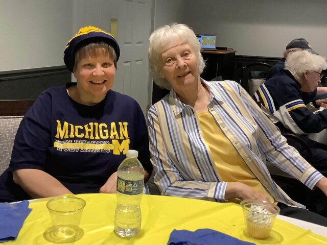 We are a house divided, one day out of the year — MSU vs. UofM game day! Our tailgate event was a huge success; staff and residents enjoyed the tasty tailgate food, competitive cornhole tourney, trivia, and fun banter.
GO BLUE! 💙💛 GO GREEN! 💚🤍