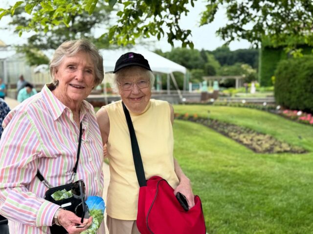 Our tour through MSU Gardens today was perfect, a beautiful breeze, amazing flowers and good company! Of course we had to stop at @dairystoremsu for ice cream before heading back to #silvermaplesofchelsea #summerfun #ailvermaplesoutandabout #weallscreamforicecream 🍦🍨🌸🌺